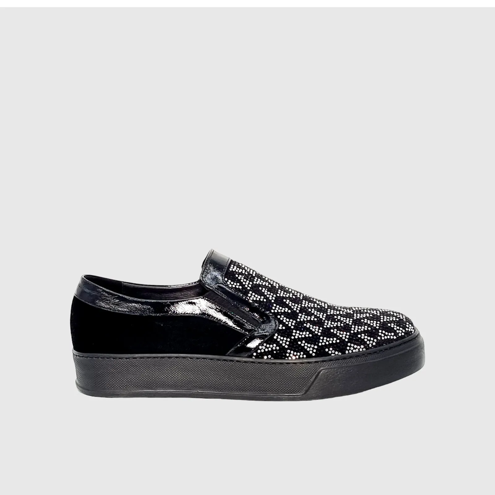 Casual Comfort Sneakers - ELI109