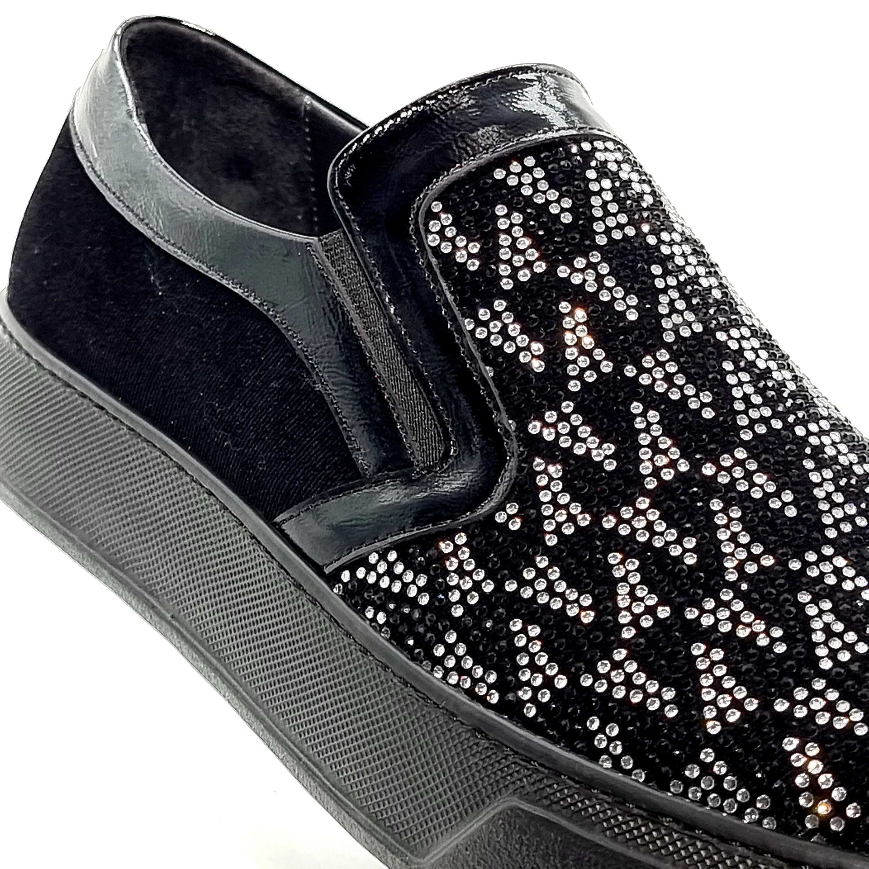 Casual Comfort Sneakers - ELI109