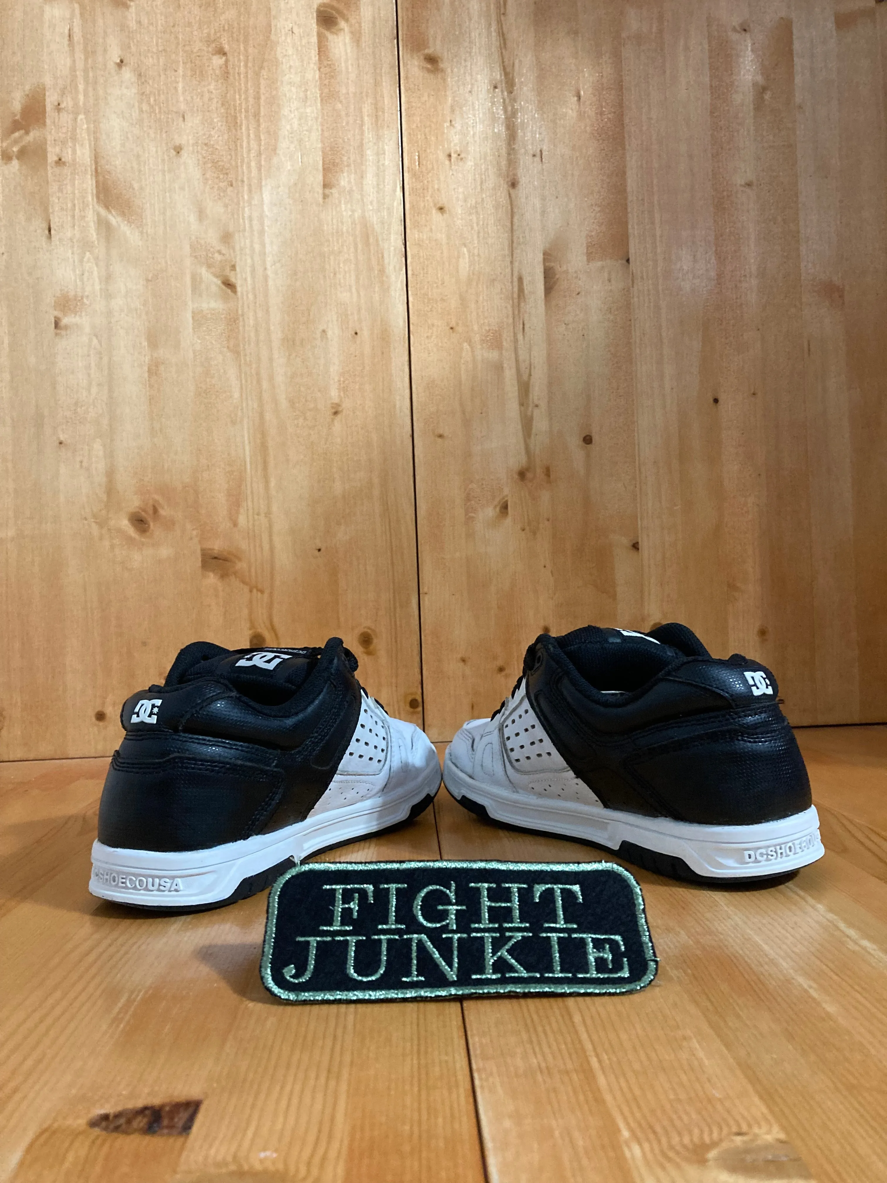 DC STAG Youth Size 7 Leather Skateboarding Shoes Sneakers Black & White 320188