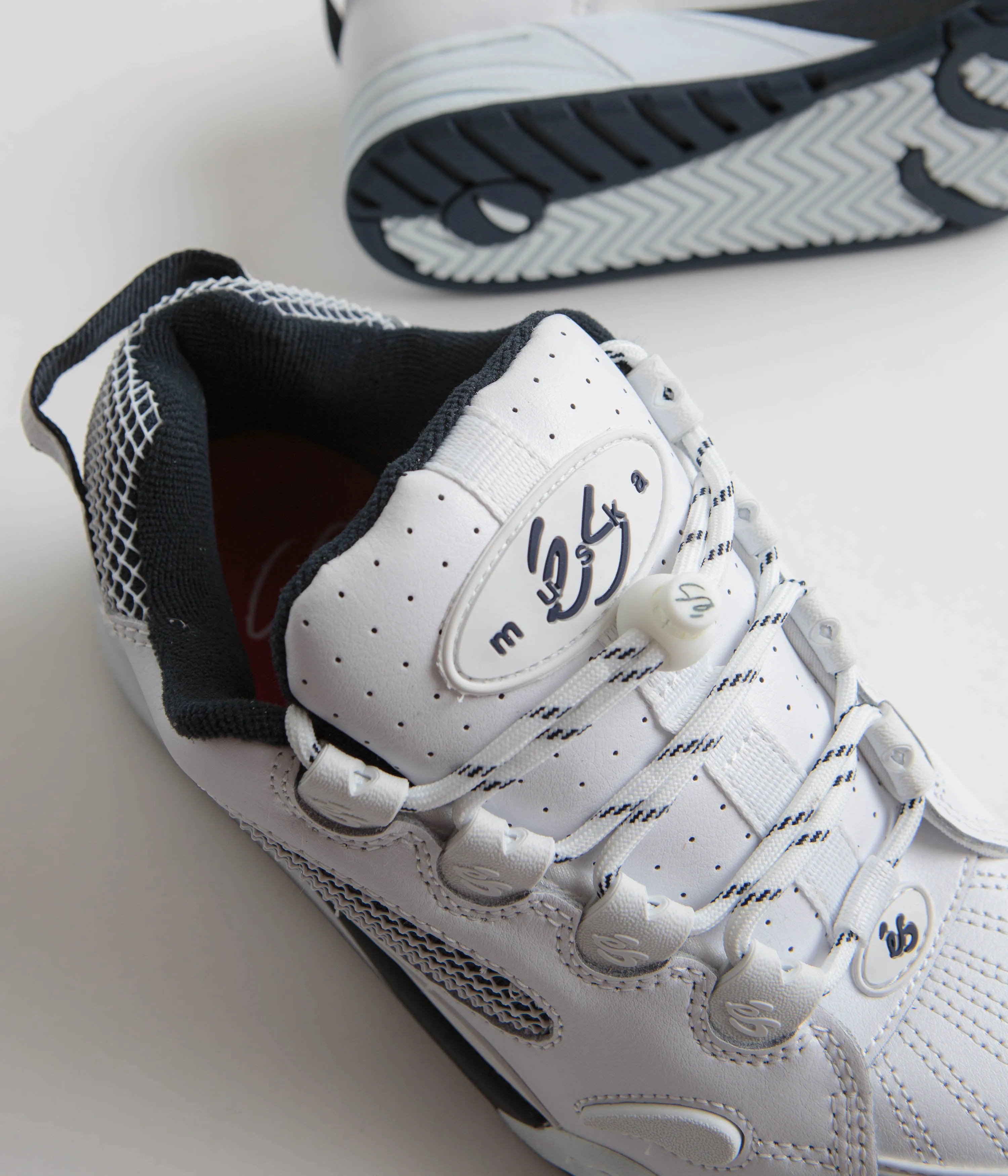 eS Muska Shoes - White