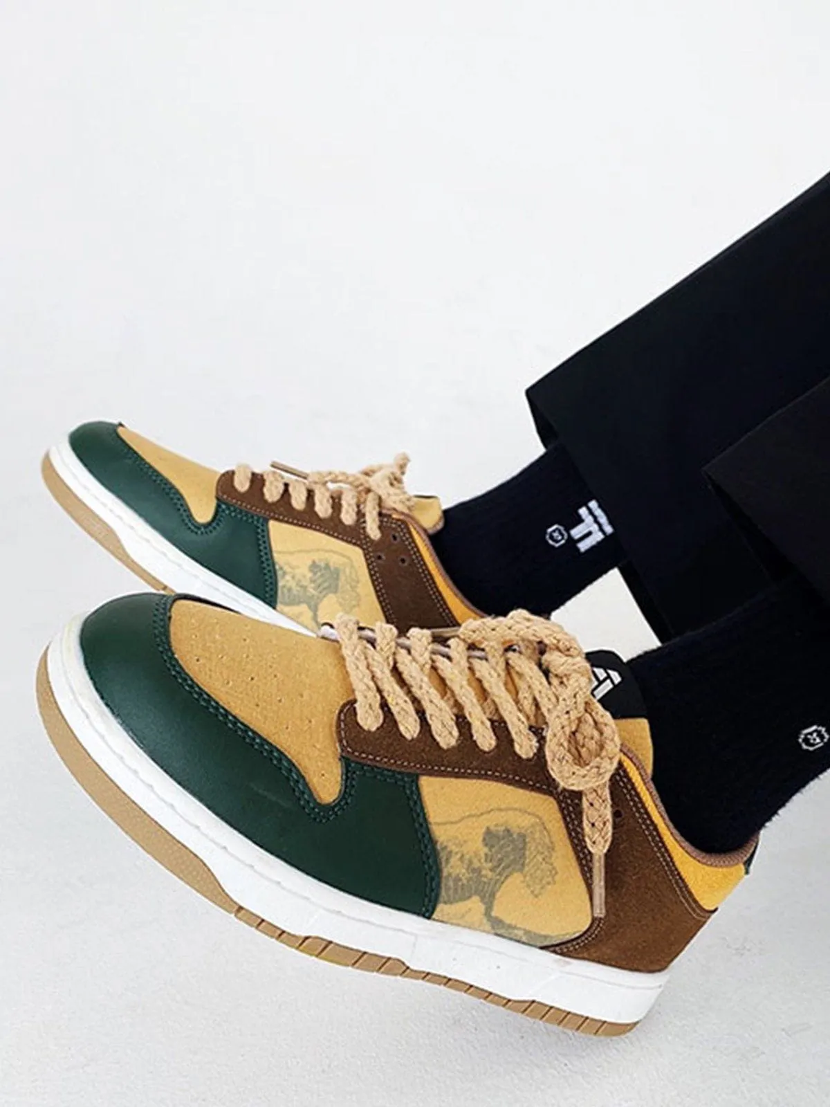 Kicksteria - Vintage Wave Print Skate Shoes