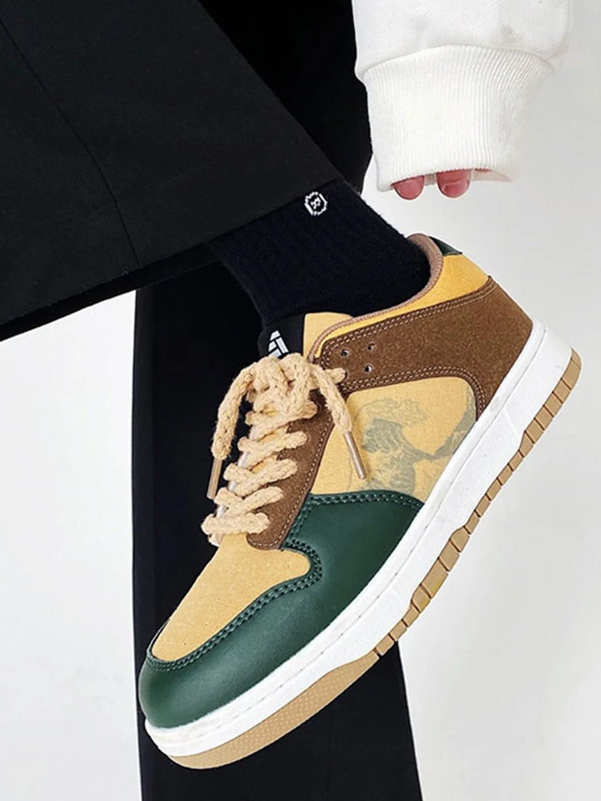 Kicksteria - Vintage Wave Print Skate Shoes
