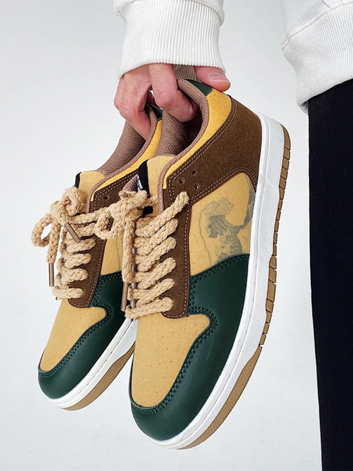 Kicksteria - Vintage Wave Print Skate Shoes