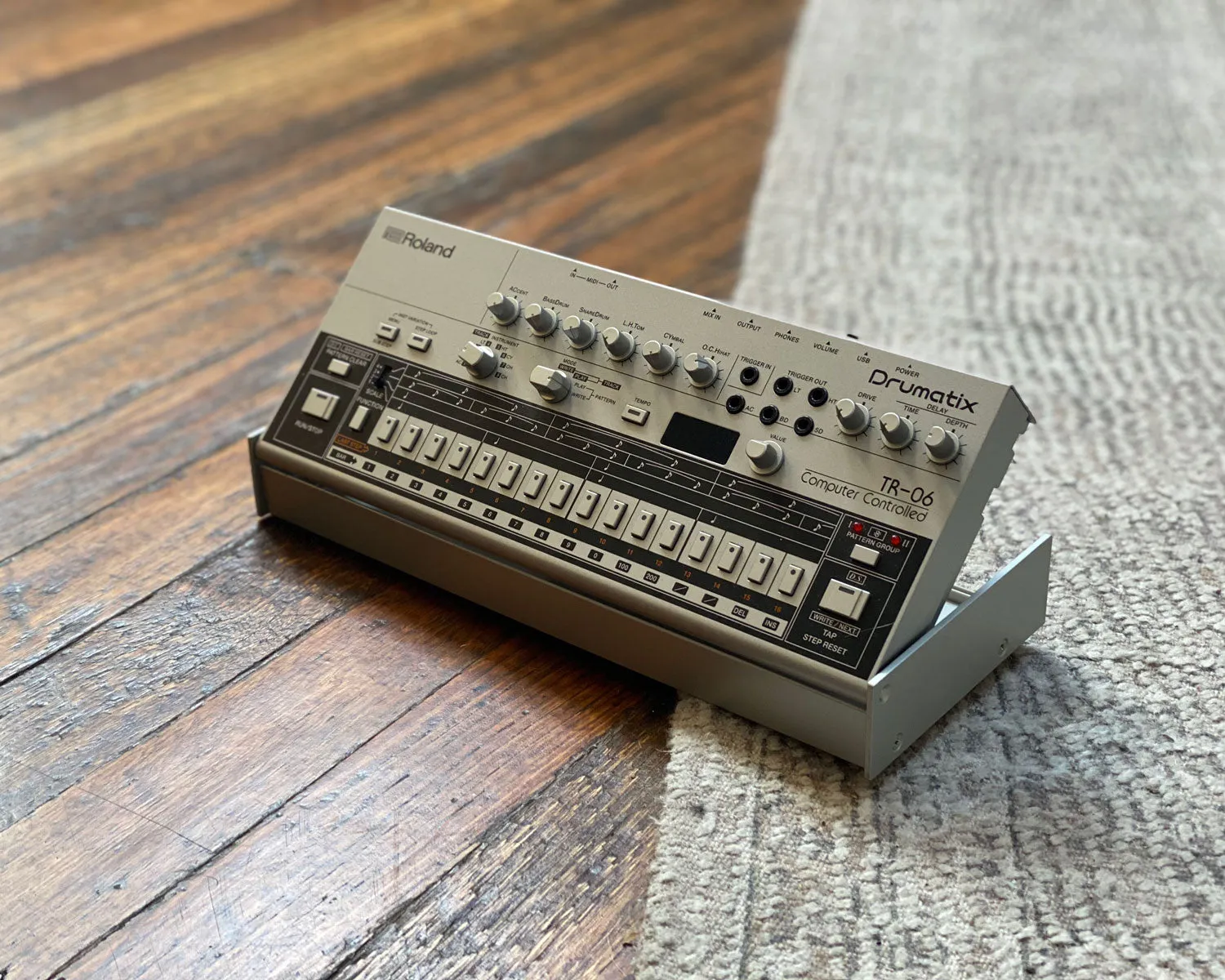 Roland TR-06