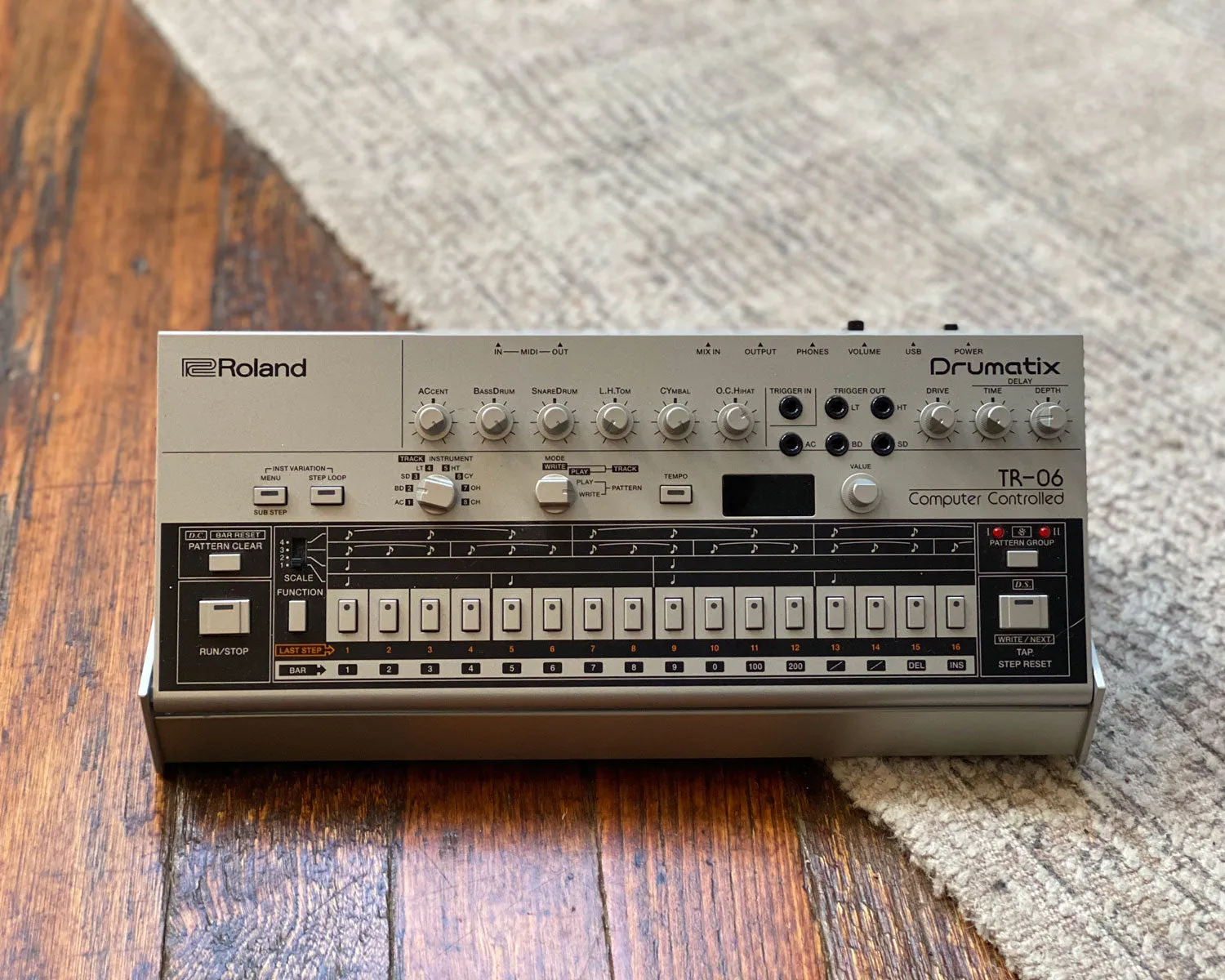 Roland TR-06