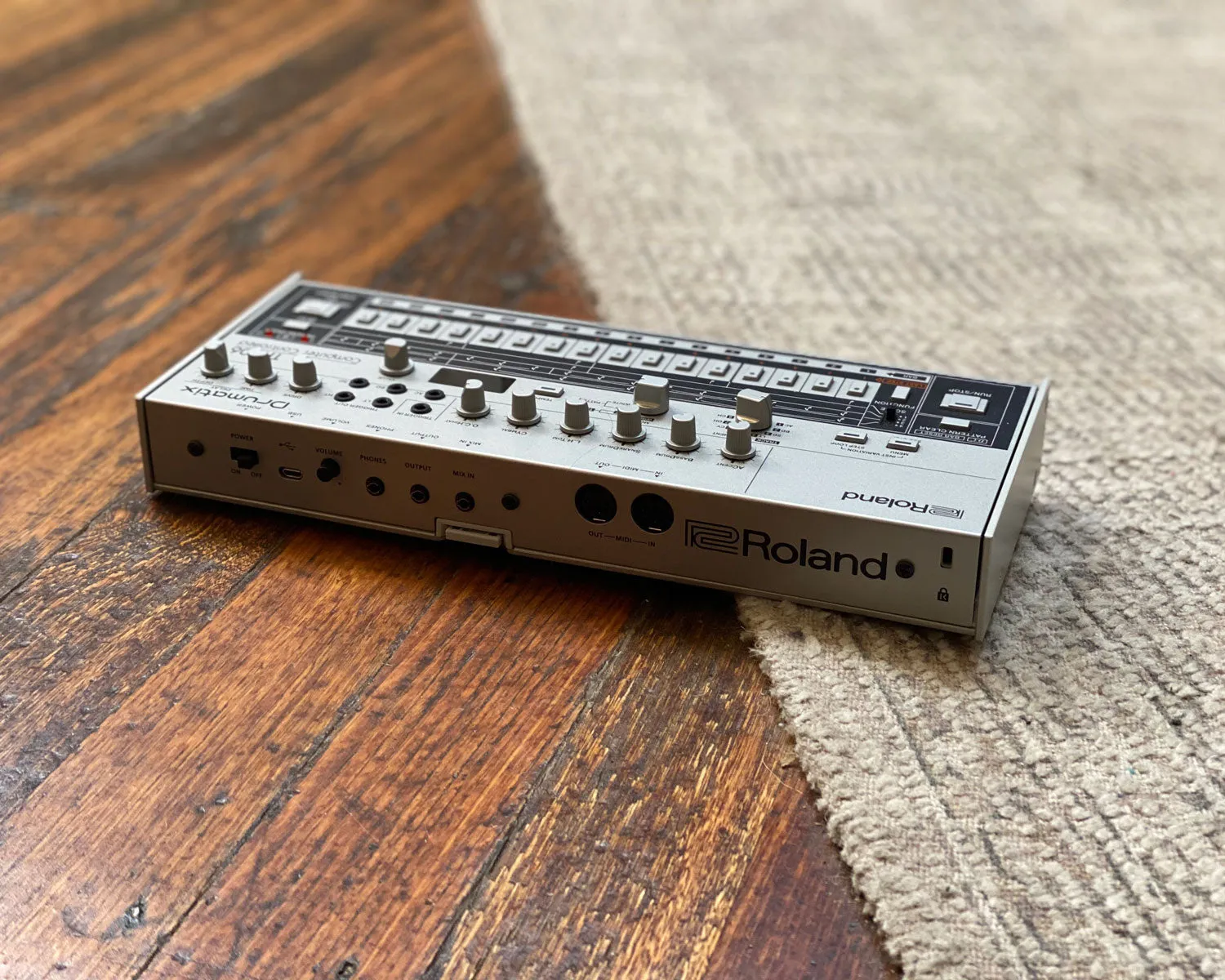 Roland TR-06