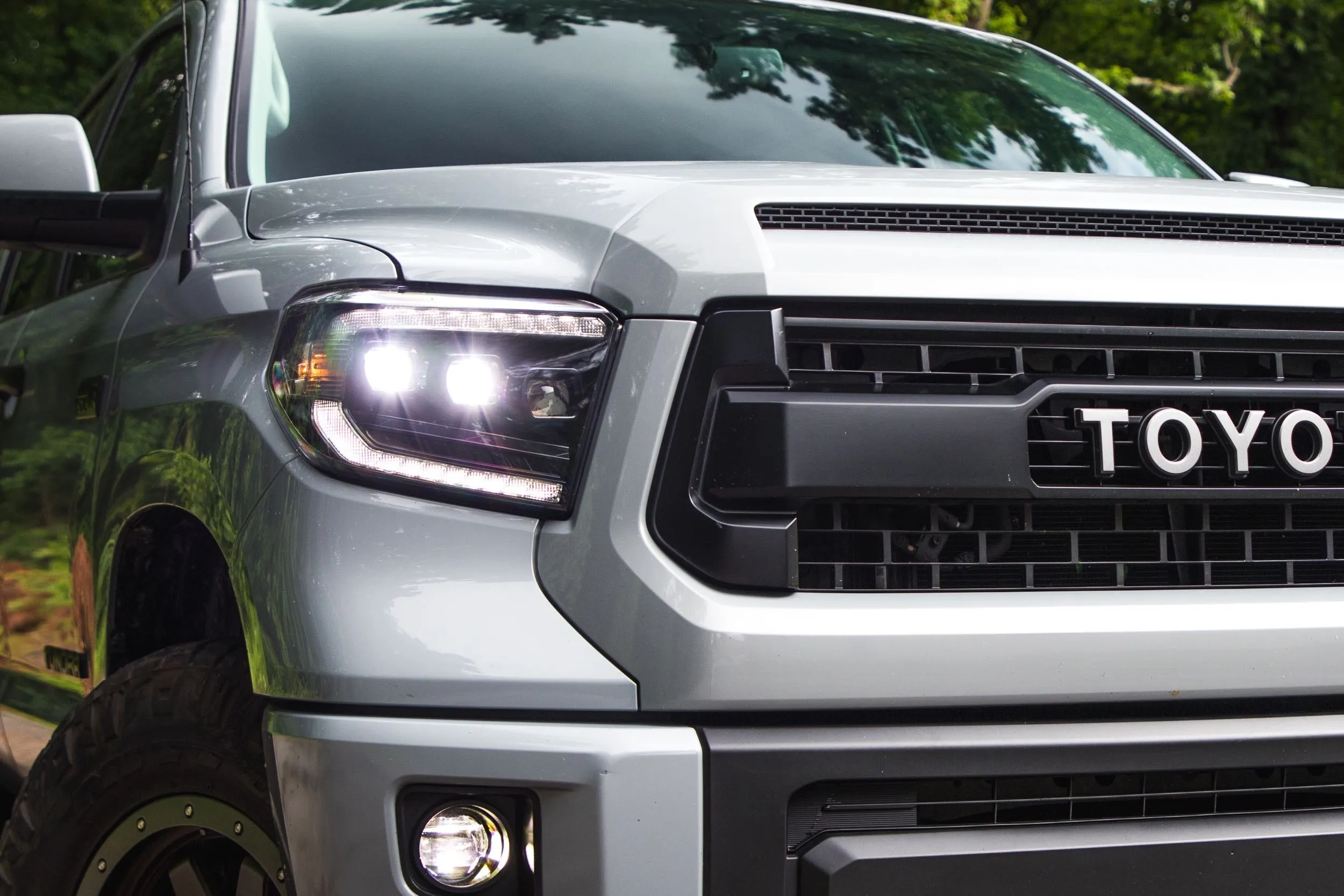 Toyota Tundra (14-20): XB LED Headlights White DRL